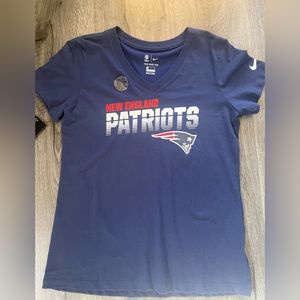 ❤️Nike NFL Football New England Patriots v-neck T-shirt size Small Dri-Fit
